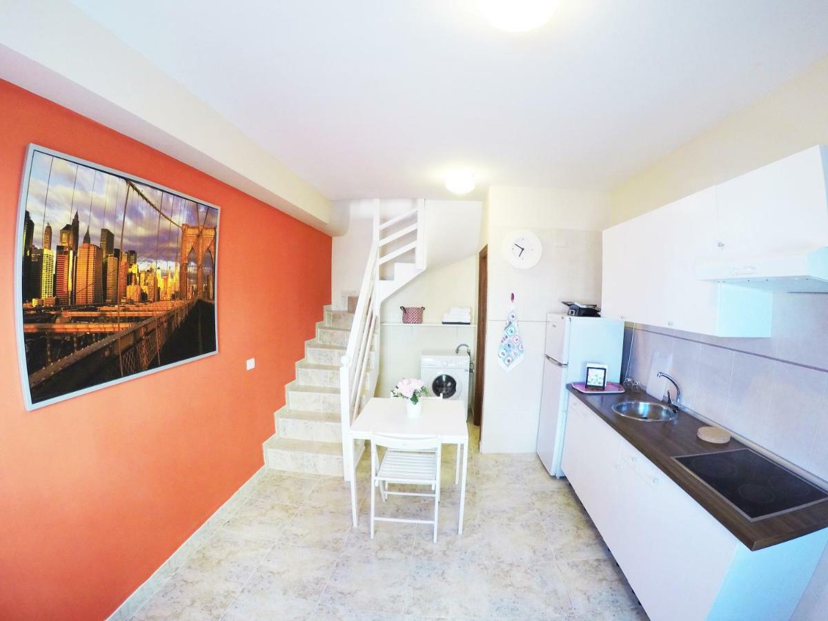 Carta In Apartament